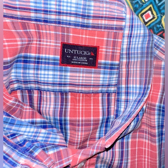 Untuckit - Picture 5 of 5